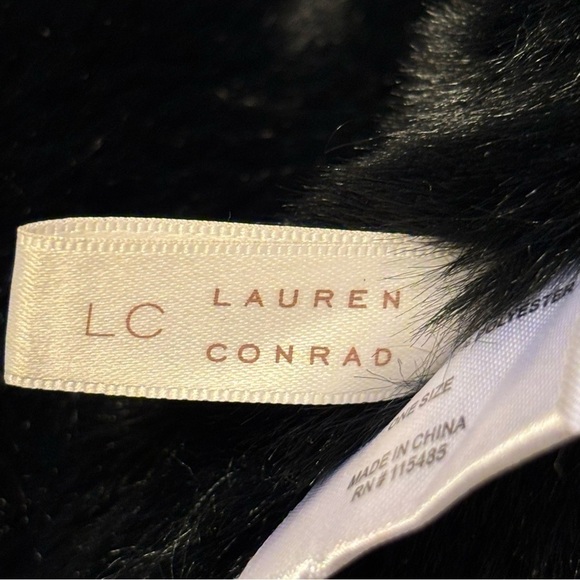 Lauren Conrad Faux Fur in Black New Without Tags - Picture 2 of 3